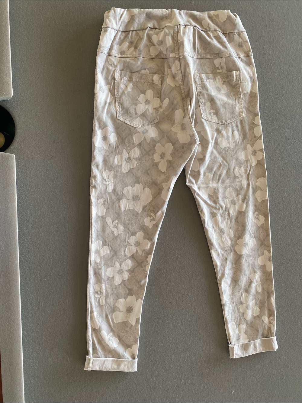 Venti6 Floral Print Gray ankle Pants